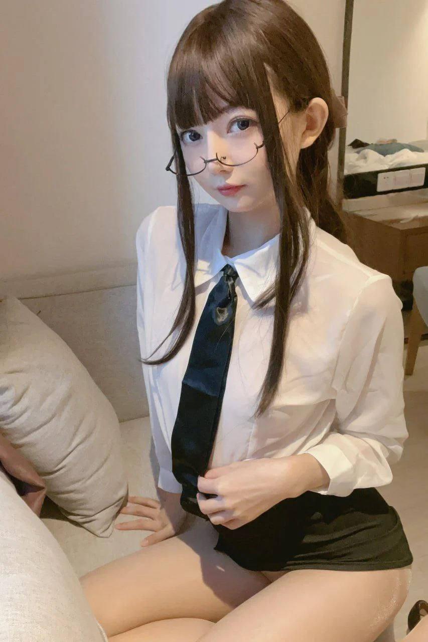 51酱 - 肉丝眼镜娘 [51P,7V-235MB] tg@simisebaisi 【丝足阁】011.webp